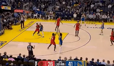 桑托斯张弓搭箭三分再中，次节开局勇士已命中10记三分